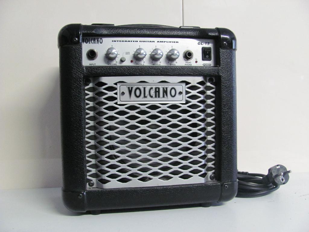 Volcano GL-15 integrated guitar amplifier, Muziek en Instrumenten, Versterkers | Bas en Gitaar, Ophalen of Verzenden, Zo goed als nieuw