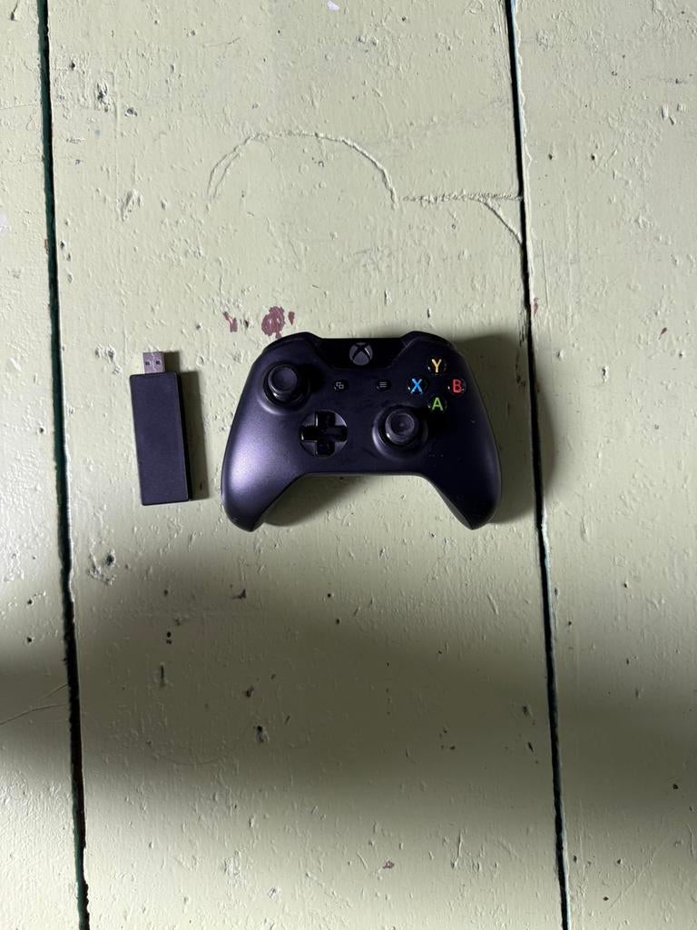 Xbox controller met usb stick, Ophalen of Verzenden, Zo goed als nieuw, 500 GB, Met 1 controller