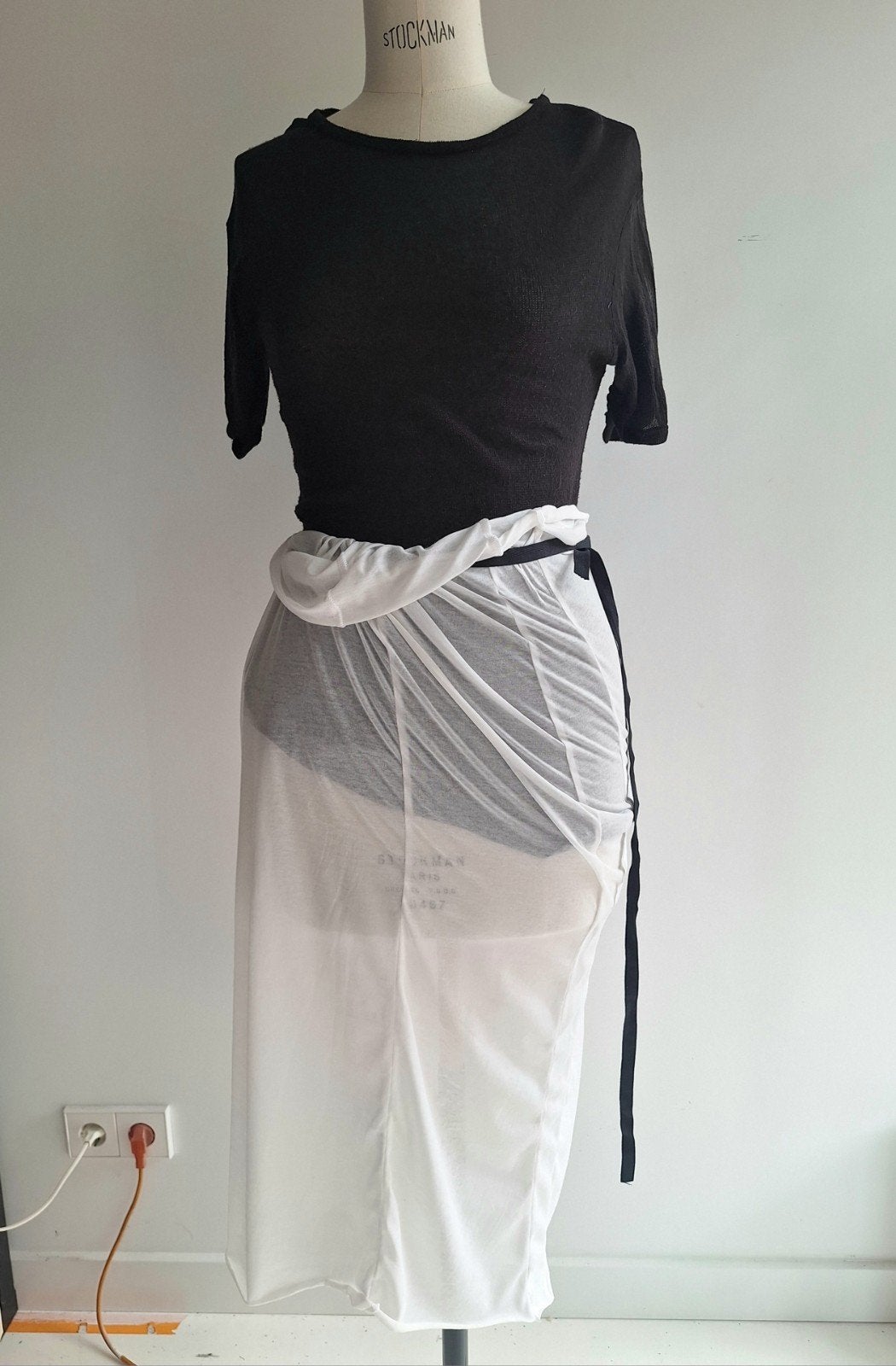zeer lichte delicate rok gemaakt van ann demeulemeester stof, Maat 38/40 (M), Wit, Nieuw, Ophalen of Verzenden