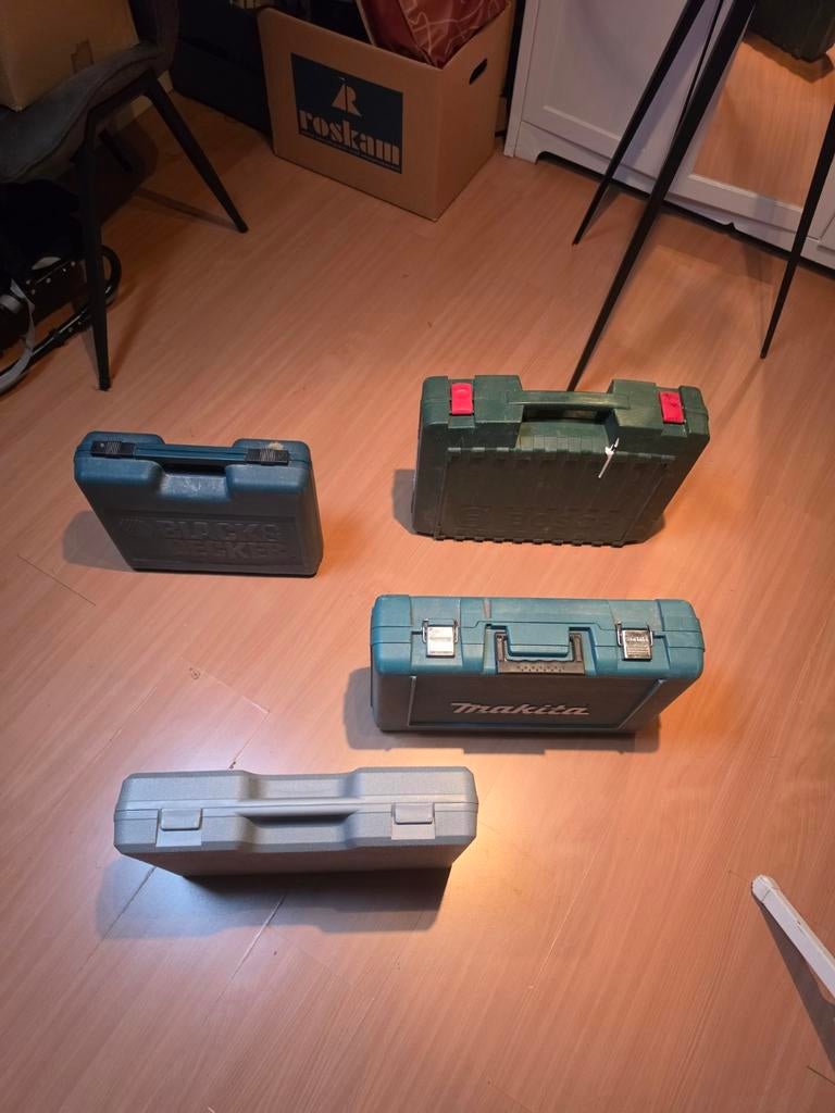 4 x lege gereedschapkoffers zonder inhoud., Ophalen