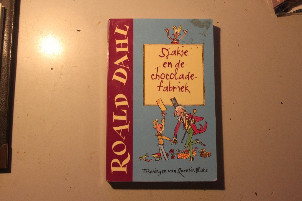 800u - boek - sjakie en de chocoladefabriek - roalt dahl, Ophalen of Verzenden, Gelezen