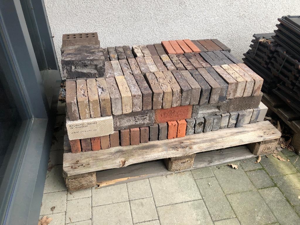 Gevelstenen metselstenen gevel stenen- diversen, Ophalen, Zo goed als nieuw, Bakstenen