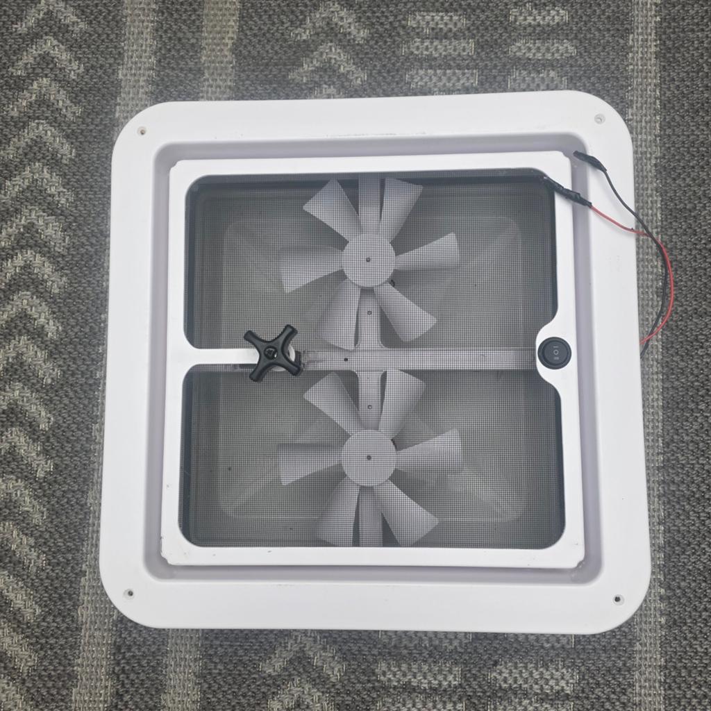 Dakventilator voor camper/caravan - Frisse lucht onderweg, Ophalen, Zo goed als nieuw