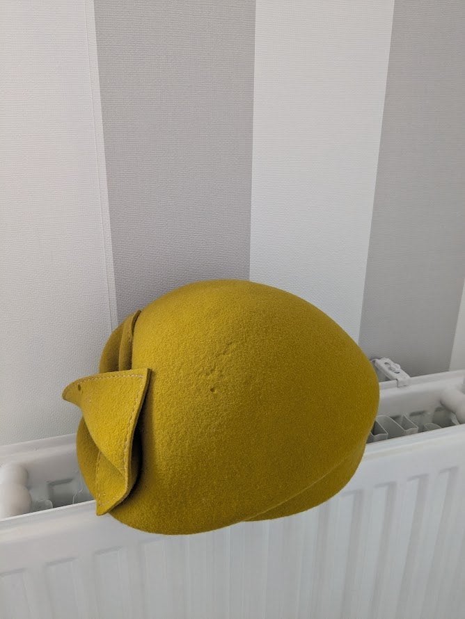 dames baret, Ophalen of Verzenden, Zo goed als nieuw, One size fits all