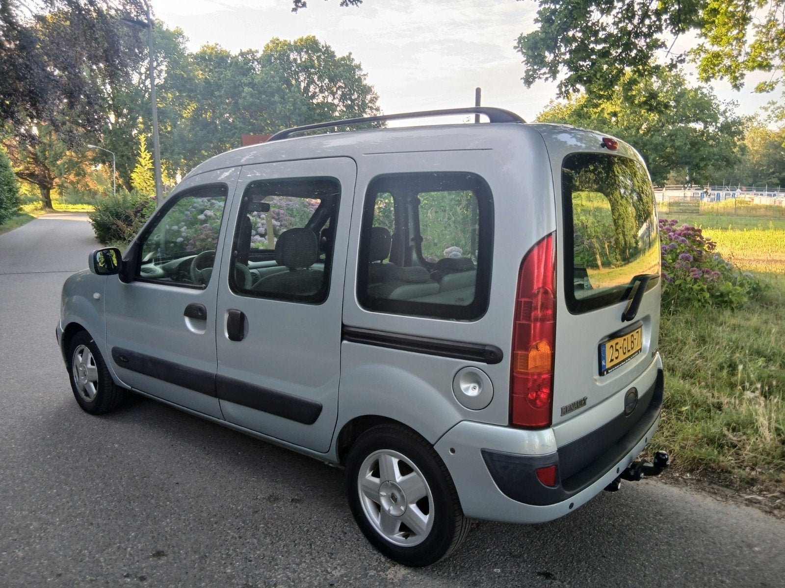 Prachtige Kangoo 1.6I 16V Automaat Airco 2x Schuifdeur Trekh, Stof, 4 cilinders, Parkeersensor, Particulier