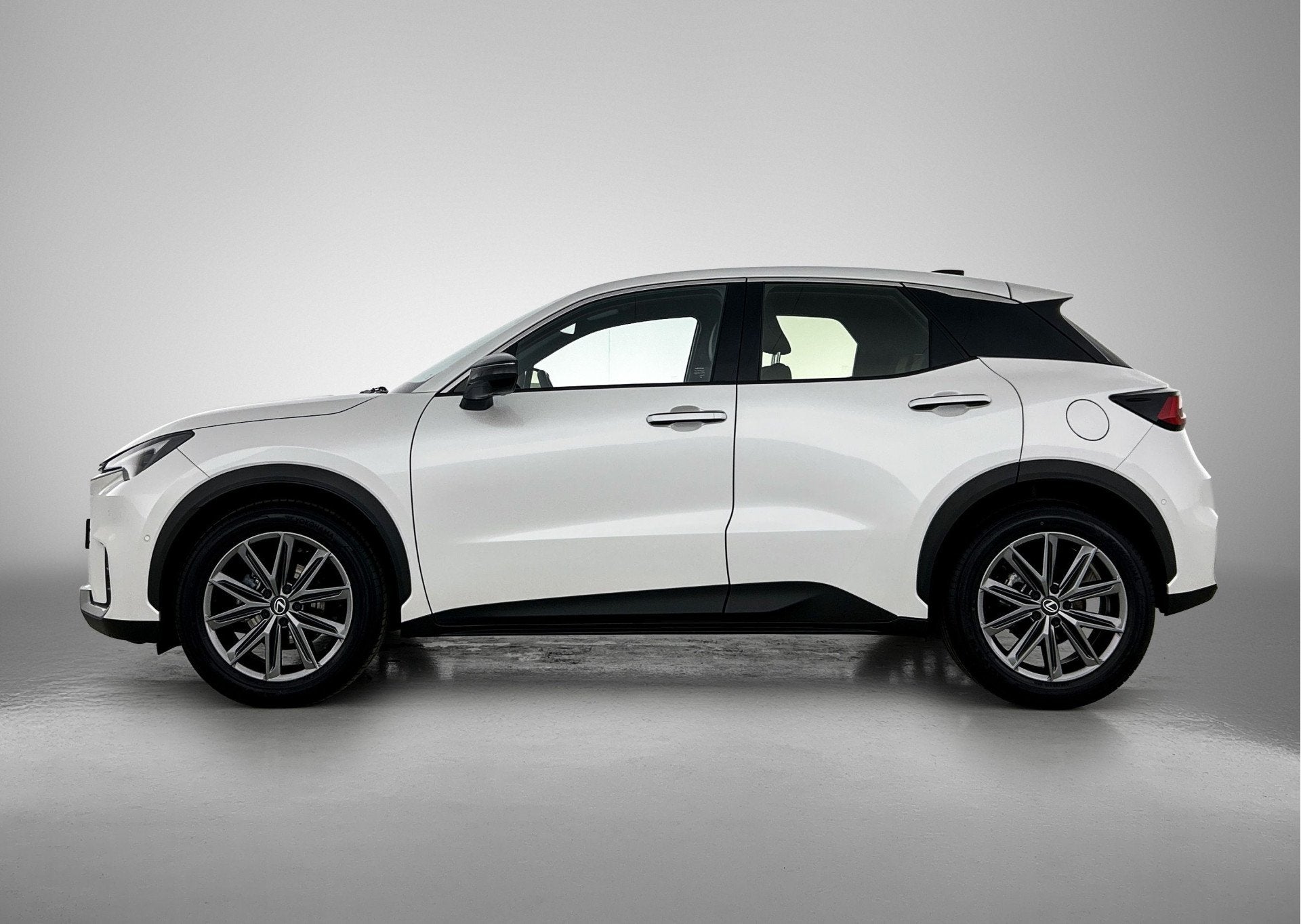 Lexus LBX Relax 2WD | Advanced Pack | Mark Levinson Audio |, Auto's, 136 pk, Gebruikt, Wit, Bedrijf