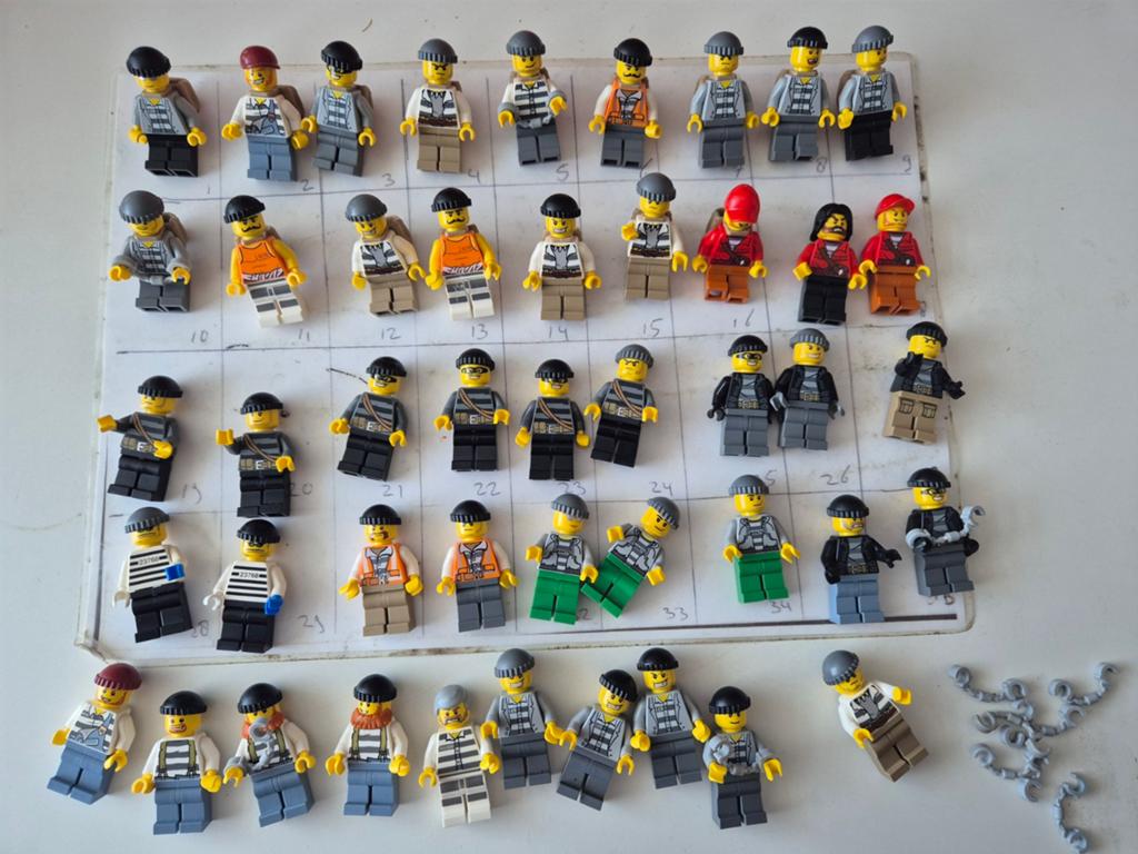 Lego adv26 gevangenis boef gevangene poppetjes met handboei, Ophalen of Verzenden