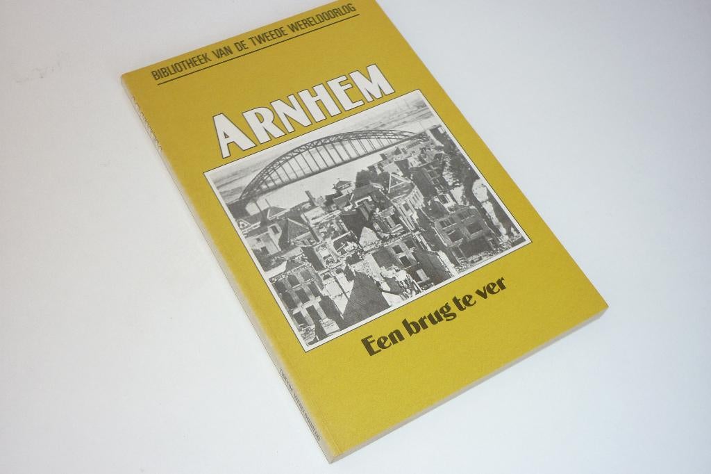 Arnhem – een brug te ver, Boeken, Ophalen of Verzenden, Tweede Wereldoorlog, Gelezen