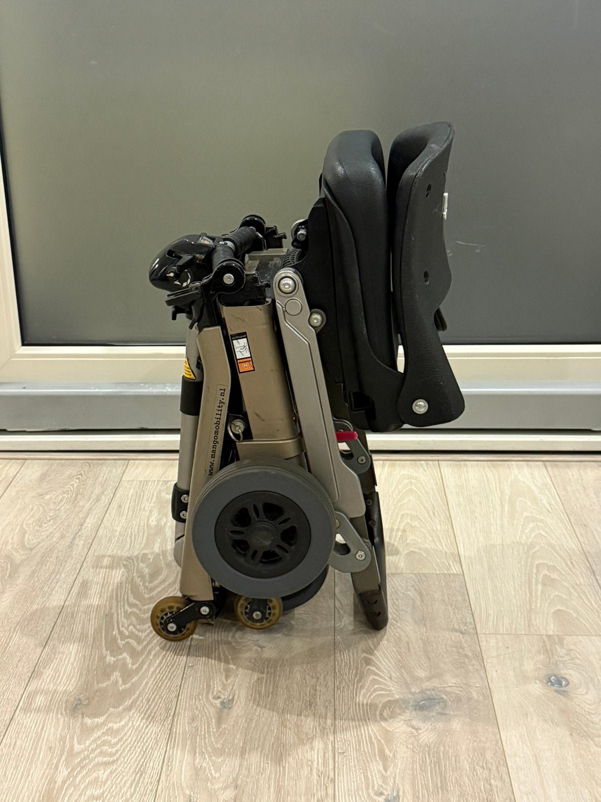 Mango Luggie inklapbare reis scootmobiel nieuwstaat, Ophalen, Inklapbaar, Zo goed als nieuw, Elektrische rolstoel