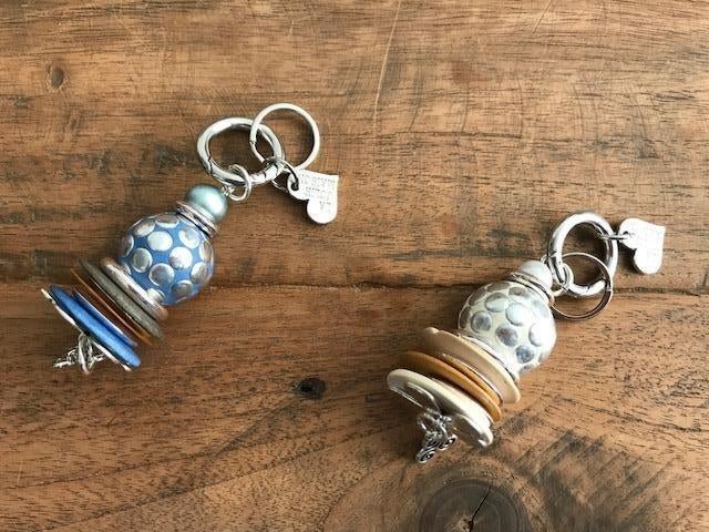 NIEUW! Sleutelhanger colour La Jolie Maison in wit & blauw, Overige typen, Nieuw, Ophalen of Verzenden, X