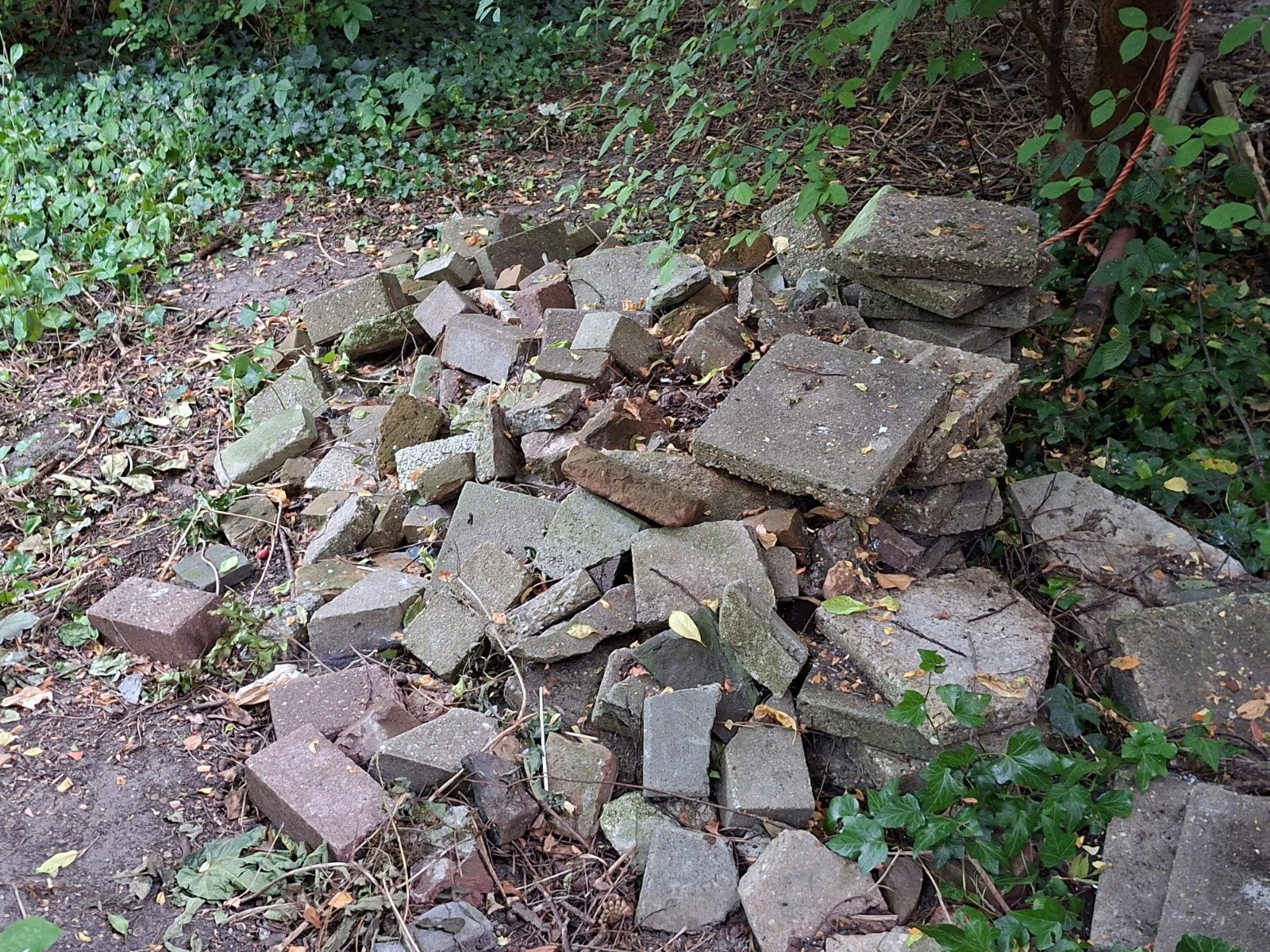 Gratis af te halen: gebroken puin (ca. 4-6 kruiwagens), Ophalen of Verzenden