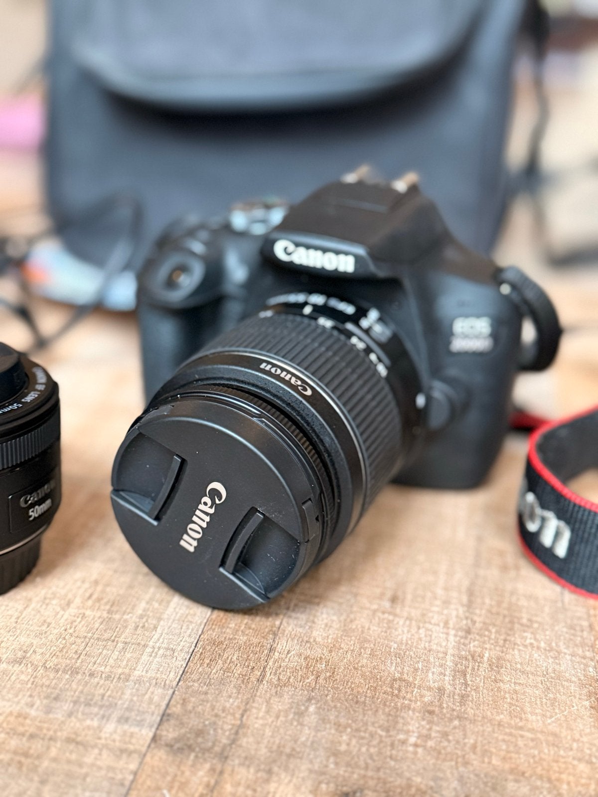 Canon EOS 2000D Spiegelreflexcamera met 2 lenzen, Spiegelreflex, Canon, Zo goed als nieuw, 4 t/m 7 keer