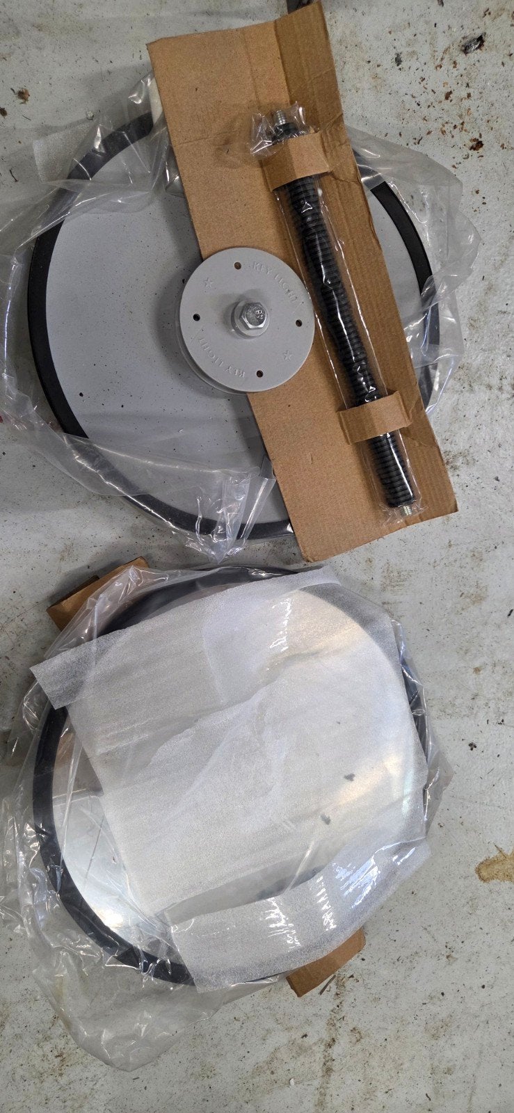Nieuwe ronde spiegels met bevestigingsmateriaal, Ophalen, Rond, Minder dan 50 cm, Minder dan 100 cm