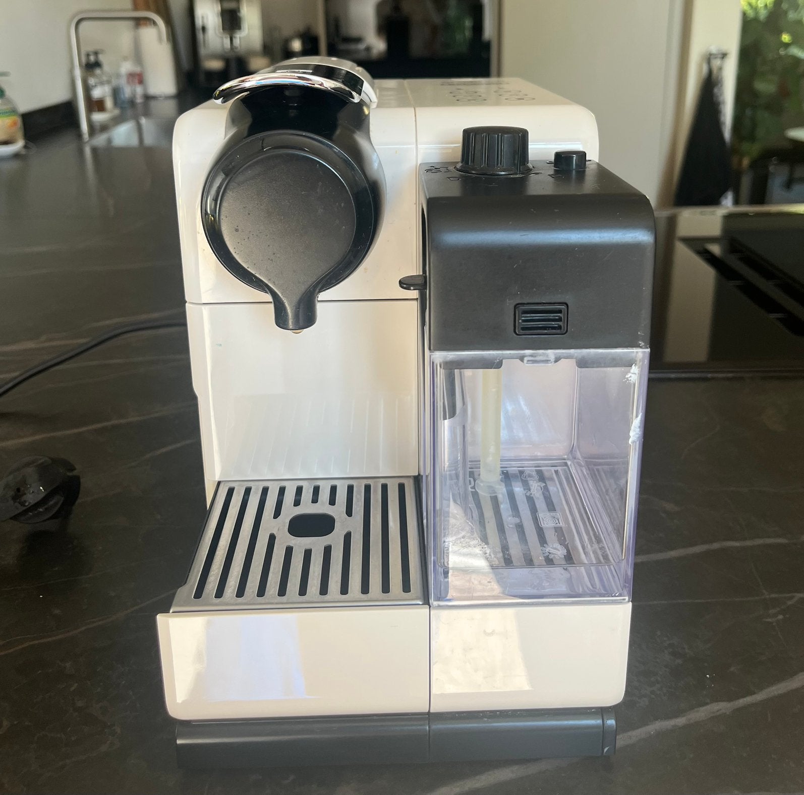 Nespresso Delonghi koffiezetapparaat type EN550W, Ophalen, Koffiepads en cups, Koffiemachine, Zo goed als nieuw