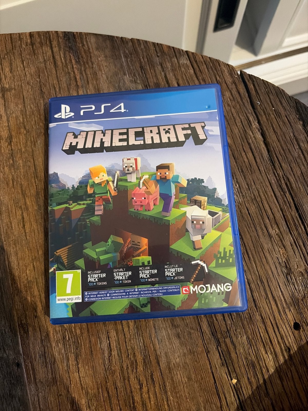 Minecraft PS4 - Inclusief Starter Pack en 700 Tokens, 1 speler, Eén computer, Zo goed als nieuw, Vanaf 7 jaar