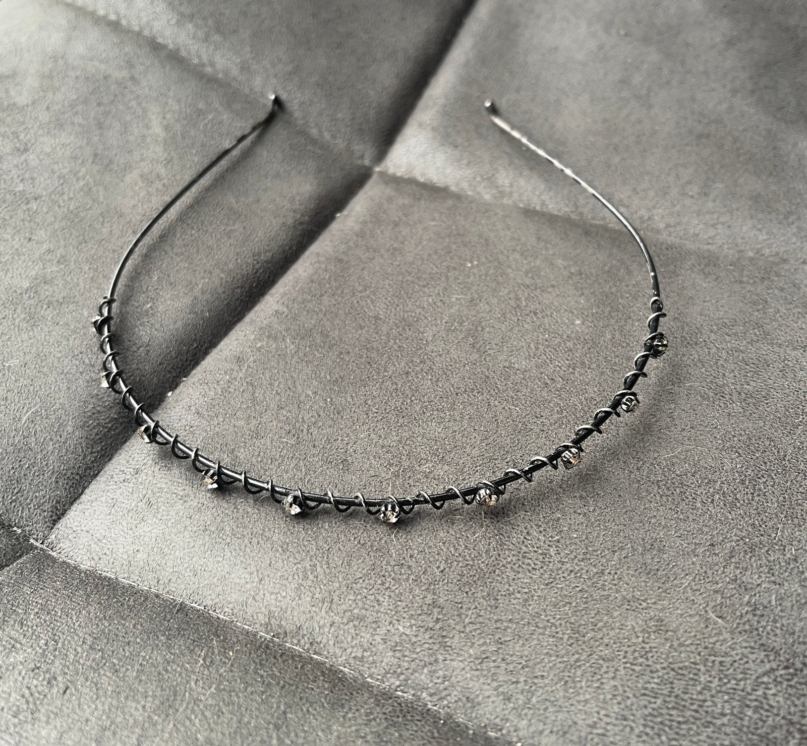 Zwarte diadeem met diamantjes, Ophalen of Verzenden, Zo goed als nieuw, Overige typen