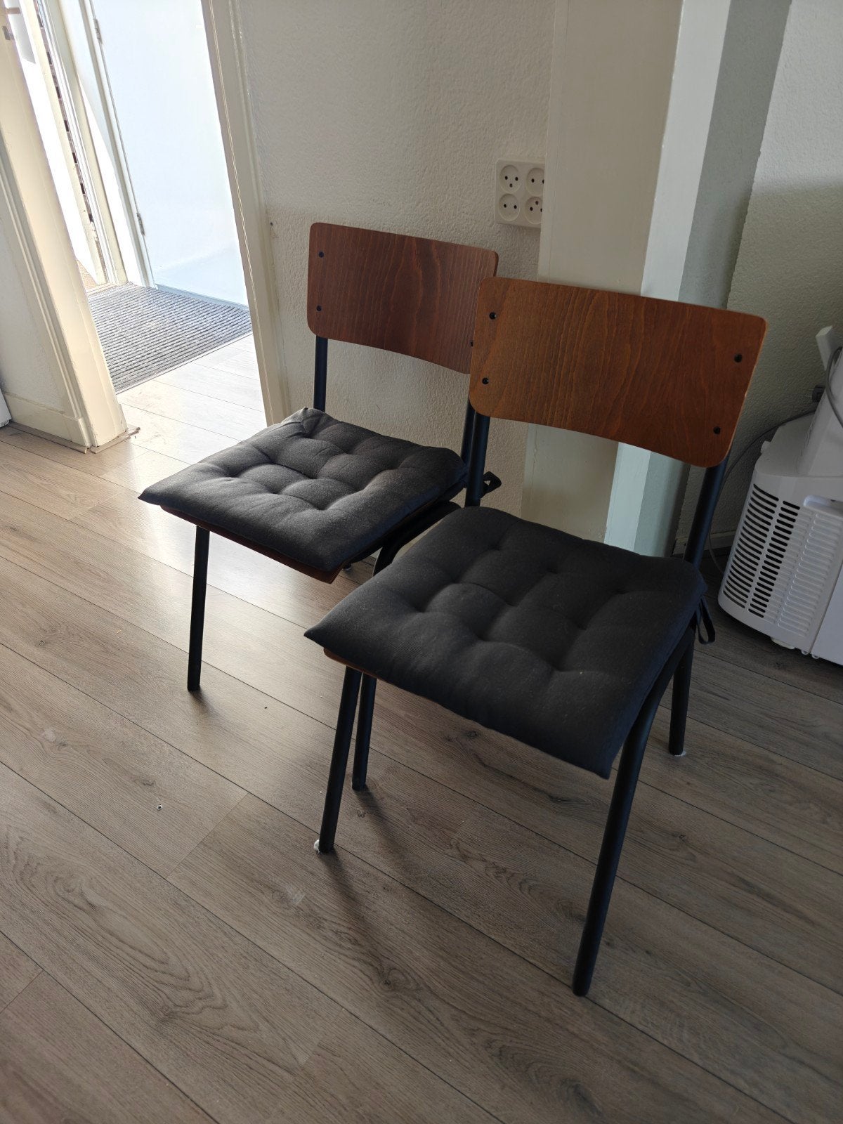Kantine / eetkamer stoelen 2x met kussentje, Huis en Inrichting, Ophalen, Bruin