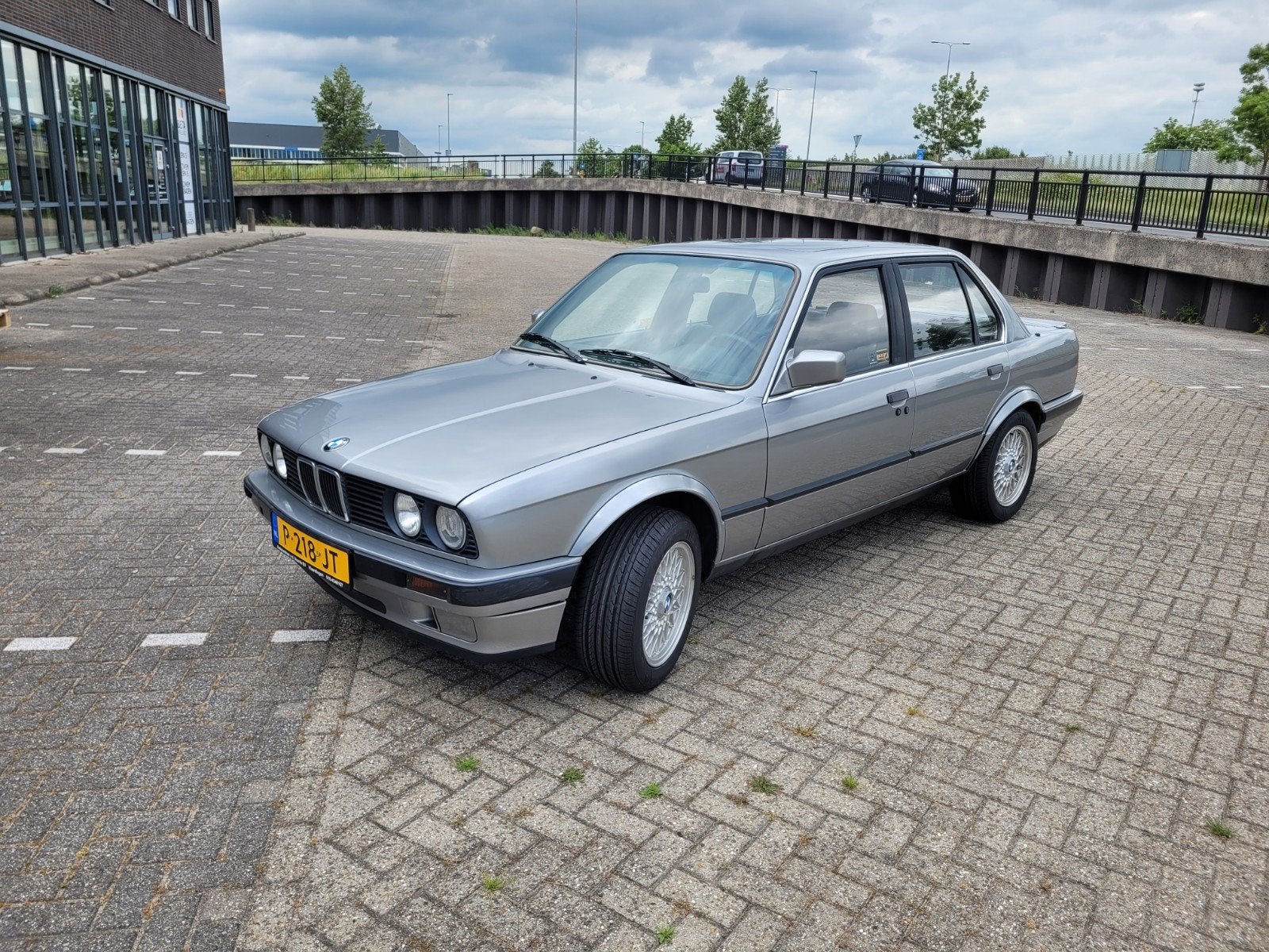 BMW E30 316 5drs onverprutst Nieuwe d.riem waterpomp apk, Auto's, Automaat, 1005 kg, 4 cilinders, 1200 kg