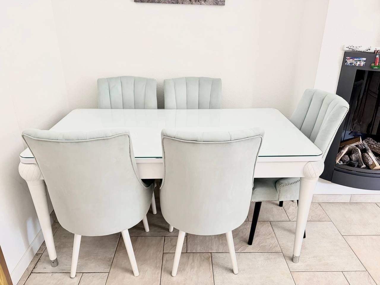 Grote witte eettafel met glazen blad en 5 mintgroene stoelen, Gebruikt, Glas, 200 cm of meer, Vijf personen of meer