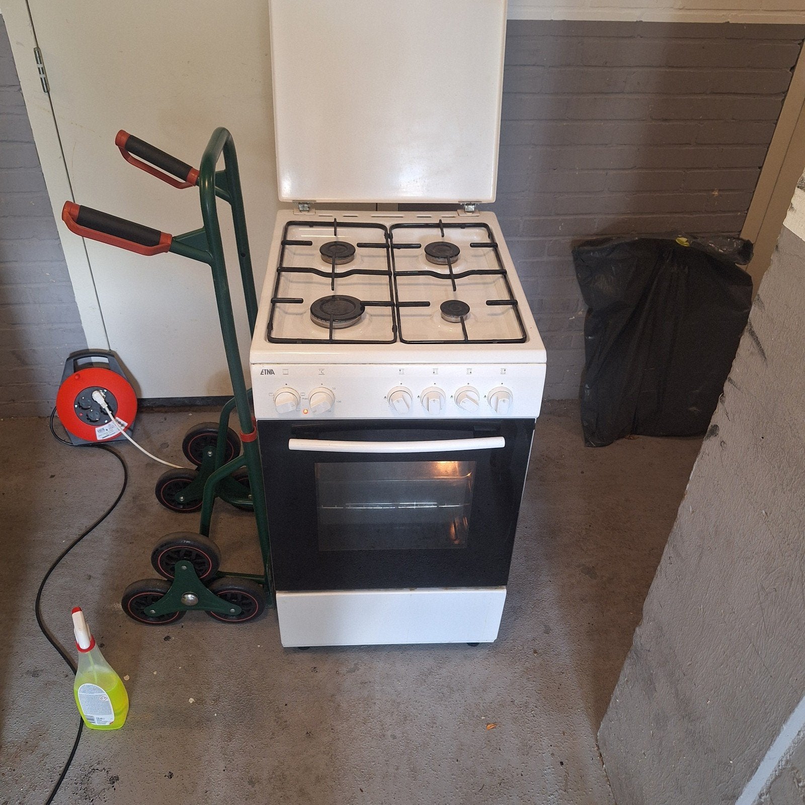 Smal Etna gasfornuis met oven - bezorging mogelijk, Ophalen, 4 kookzones, Zo goed als nieuw, Energieklasse A of zuiniger