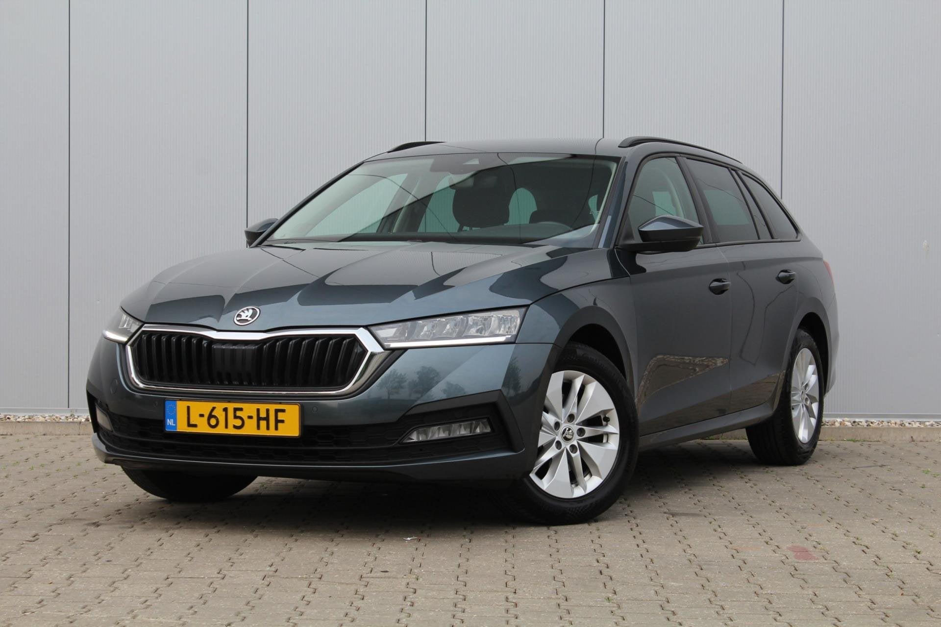 Skoda Octavia Combi 1.0 TSI Business Edition | Trekhaak | St, Auto's, Skoda, Dealer onderhouden, Stof, Gebruikt, Origineel Nederlands
