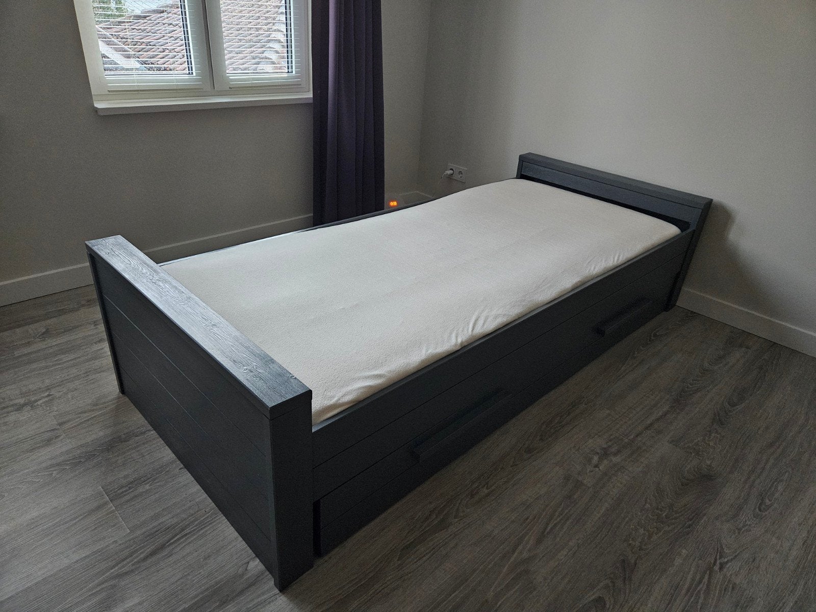 Eenpersoonsbed compleet woood grijs met opbergkist + bedlade, Ophalen, Zo goed als nieuw, Eenpersoons, Grijs
