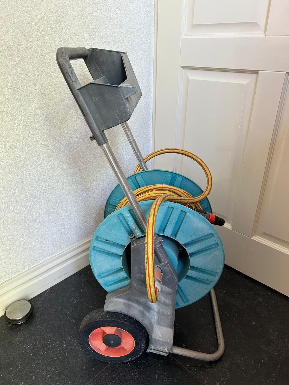 Gardena tuinslang haspel met spuitmond, Tuin en Terras, Tuinslangen, Ophalen, Gebruikt, Tuinslang