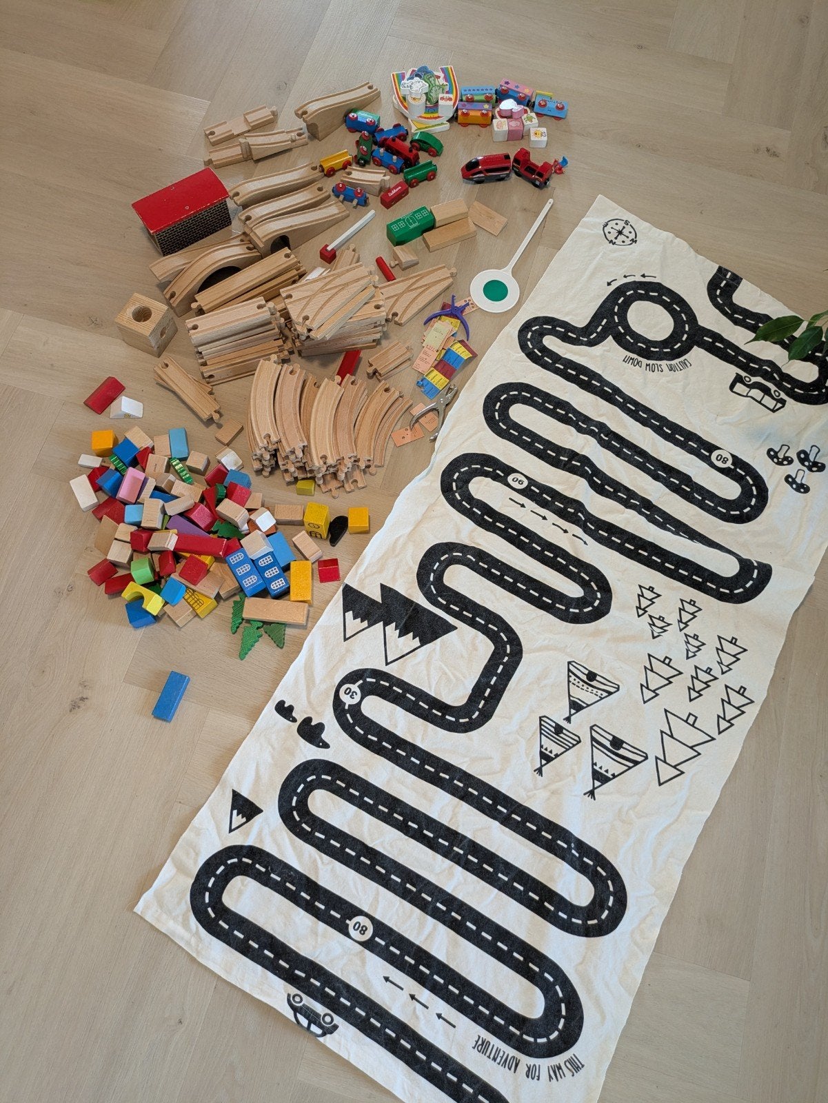 Grote set houten treinbaan, blokken en speelmat, Ophalen of Verzenden, Gebruikt, Jongen of Meisje