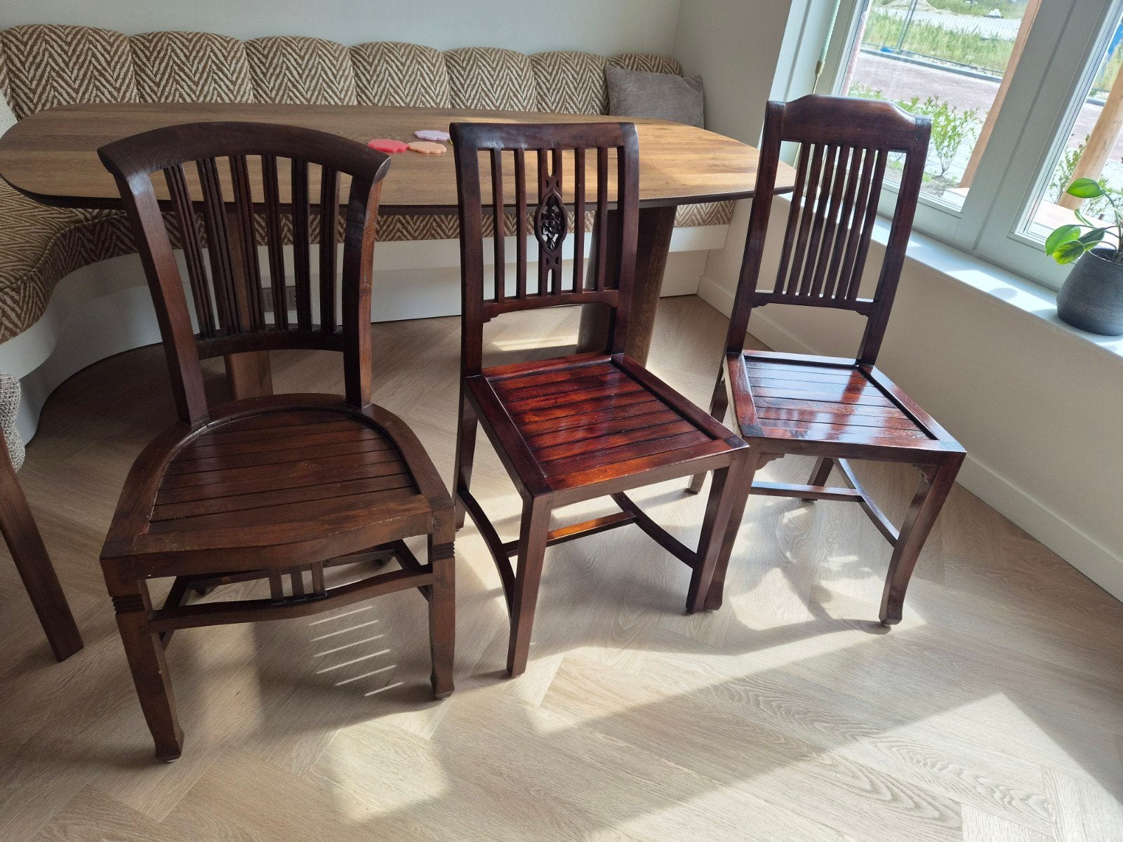 Set van 3 massief houten eetkamerstoelen, Huis en Inrichting, Stoelen, Ophalen, Gebruikt, Bruin, Drie