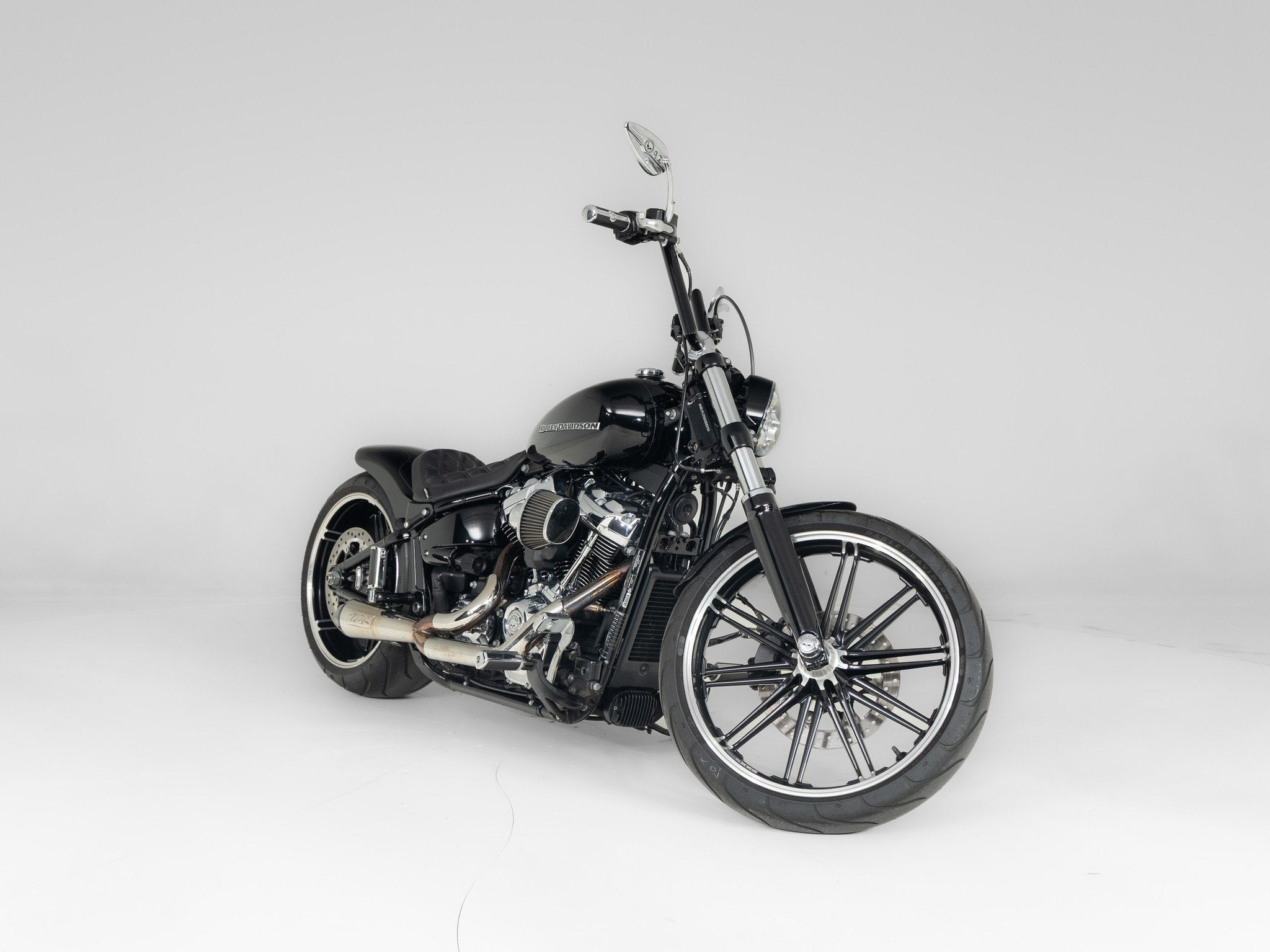 Harley-Davidson FXBR Breakout Softail Vivid Black (bj 2018), 1746 cc, Bedrijf, Overig, Laan van Vredenoord 33
2289 DA  Rijswijk ZH, NL