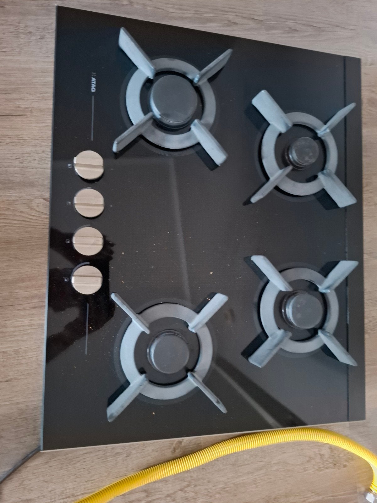 ATAG HG6471MBA Gasfornuis - Zwart Glas, 4 Kookzones, Ophalen, 4 kookzones, Zo goed als nieuw, Inbouw