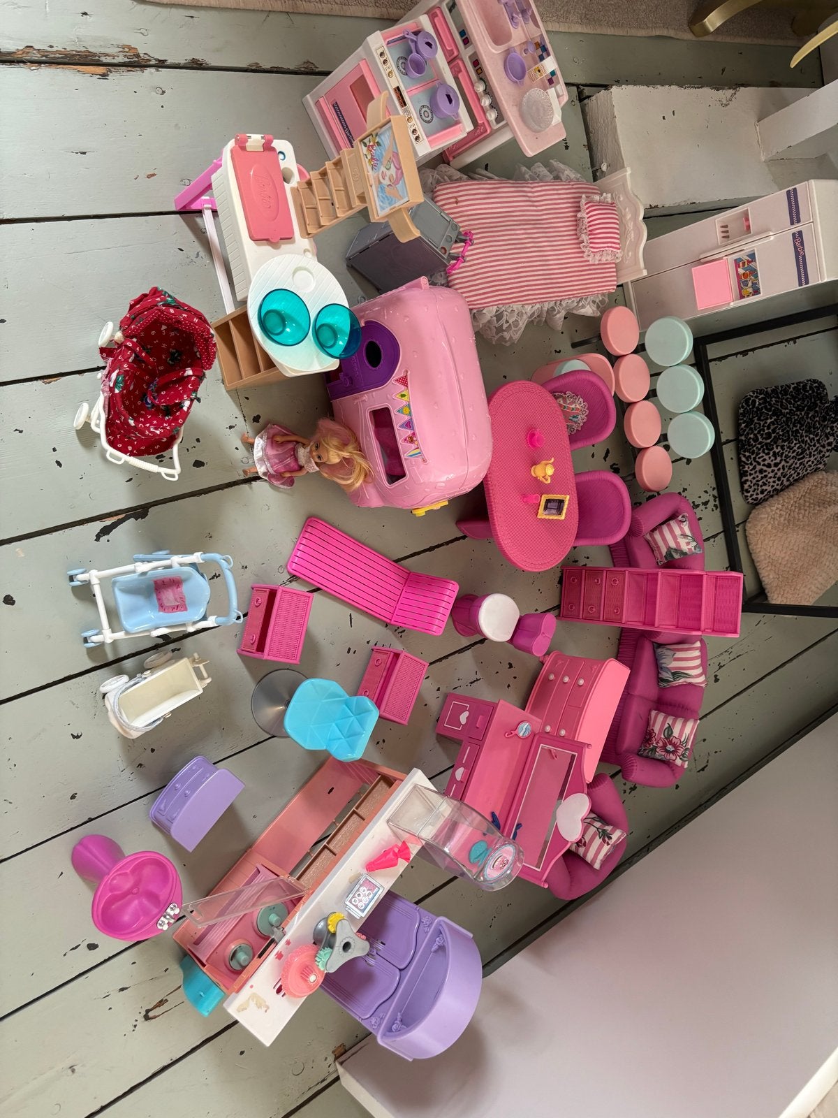 Grote Barbie set met meubels, kleding en accessoires, Kinderen en Baby's, Ophalen of Verzenden, Gebruikt, Barbie