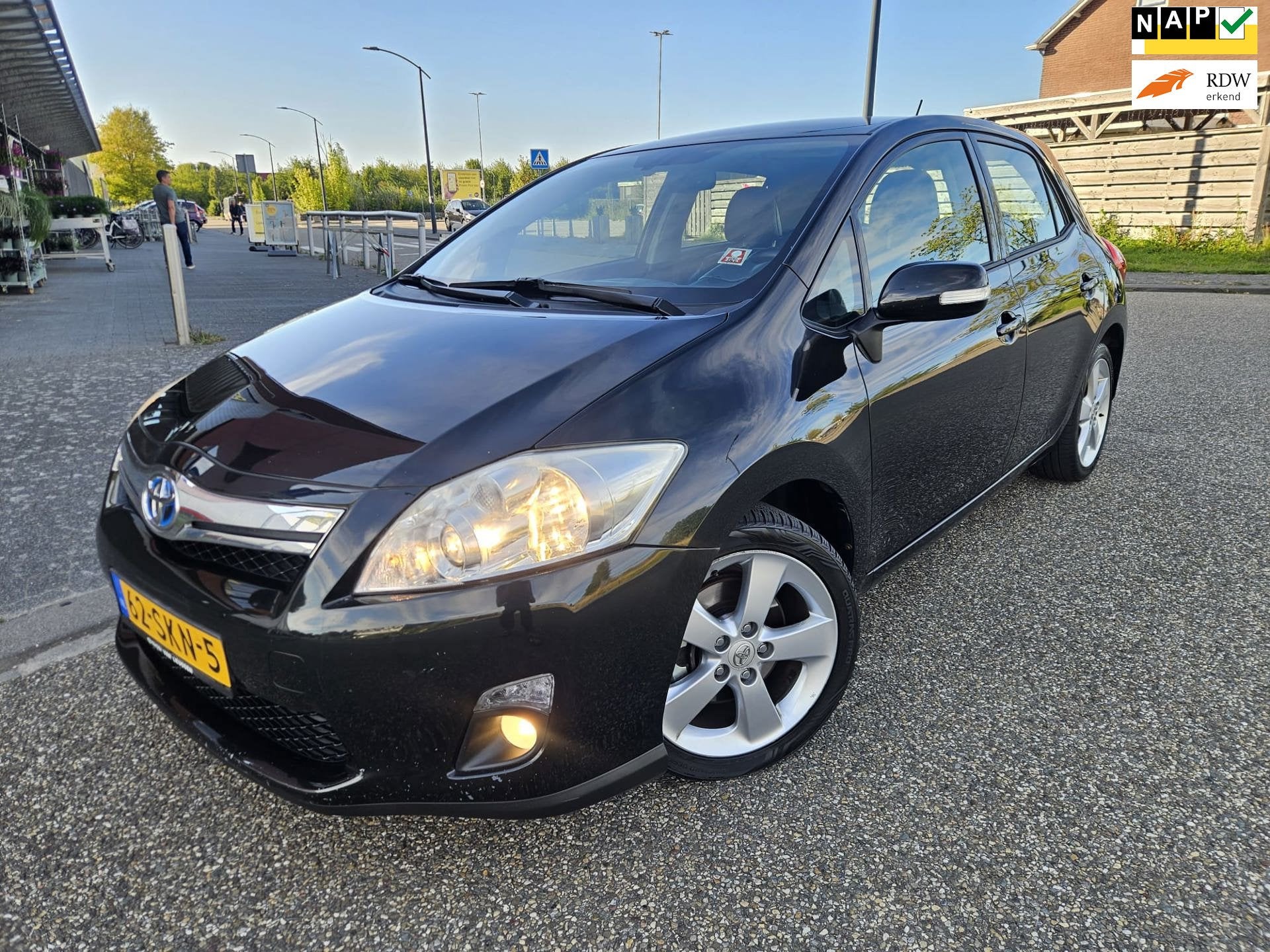 Toyota Auris 1.8 Full Hybrid Executive GARANTIE, Euro 5, Gebruikt, 4 cilinders, Zwart