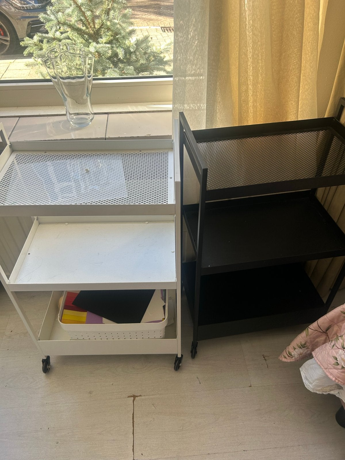 Twee IKEA roltafels/serveerwagens (per stuk 18 wit en zwart), Huis en Inrichting, Minder dan 55 cm, Gebruikt, Metaal of Aluminium