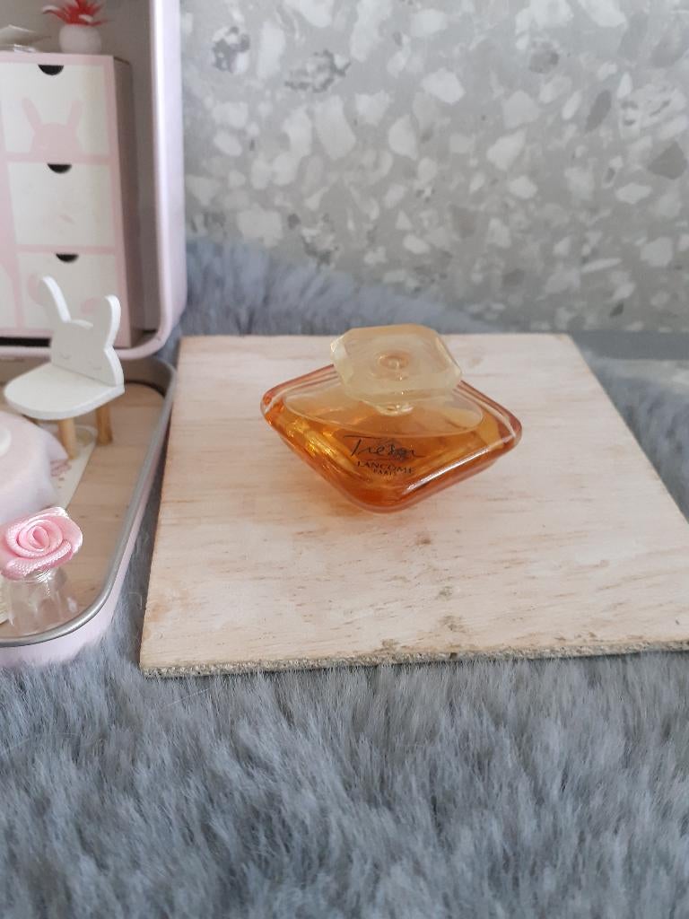 parfumminiatuur tresor by lancome, Verzamelen, Parfumverzamelingen, Zo goed als nieuw, Miniatuur, Gevuld, Ophalen
