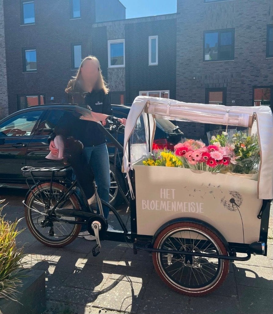 Uniek bloemenconcept ter overname met bakfiets en toebehoren