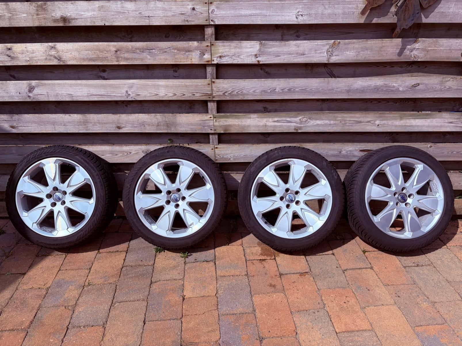 Volvo Erakir velgen met NIEUWE banden, Auto-onderdelen, Banden en Velgen, Gebruikt, Banden en Velgen, 235 mm, All Season