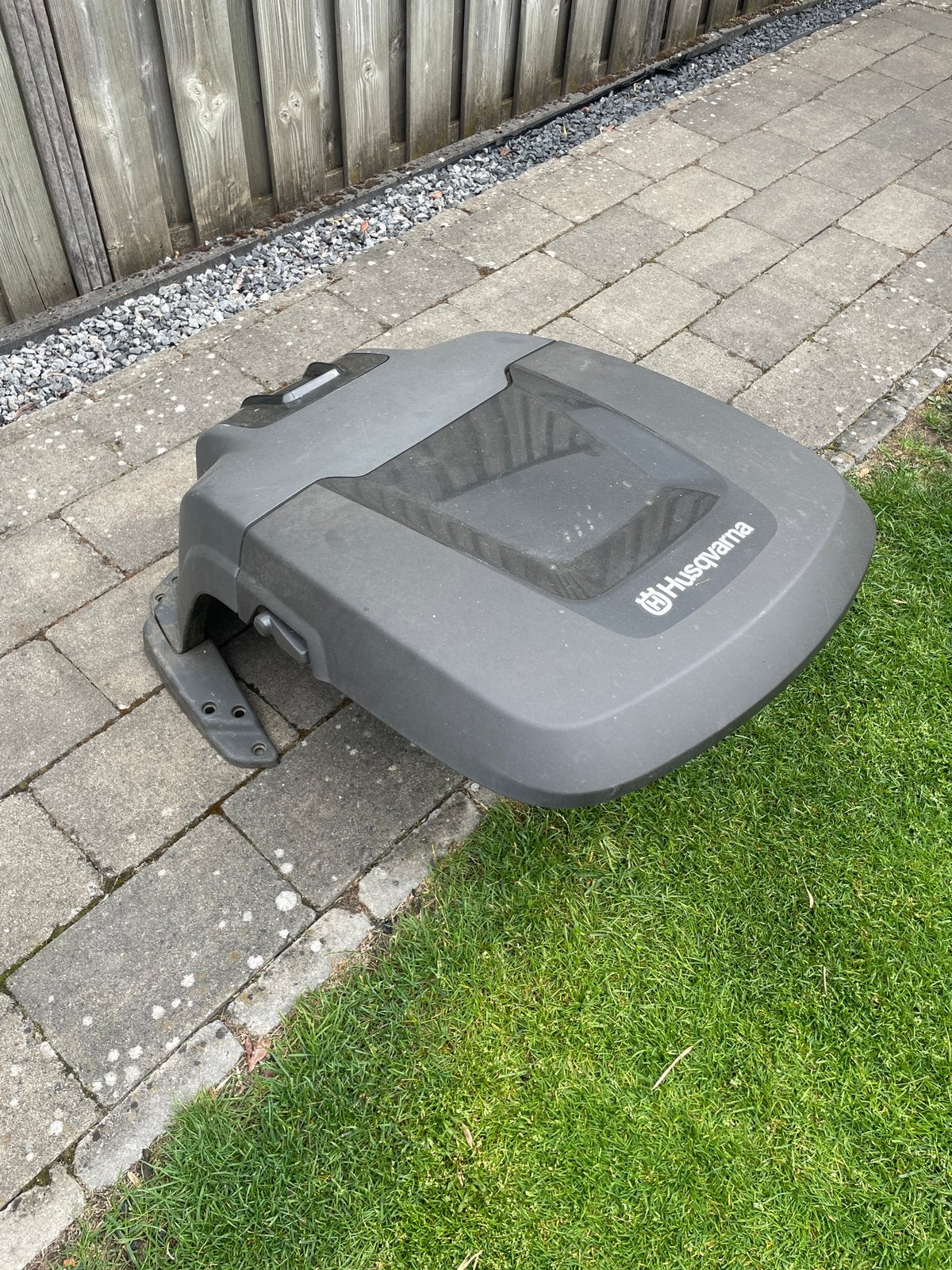 Husqvarna Automower garage P2 voor 320 tm 550, Tuin en Terras, Robotmaaiers, Ophalen, Gebruikt