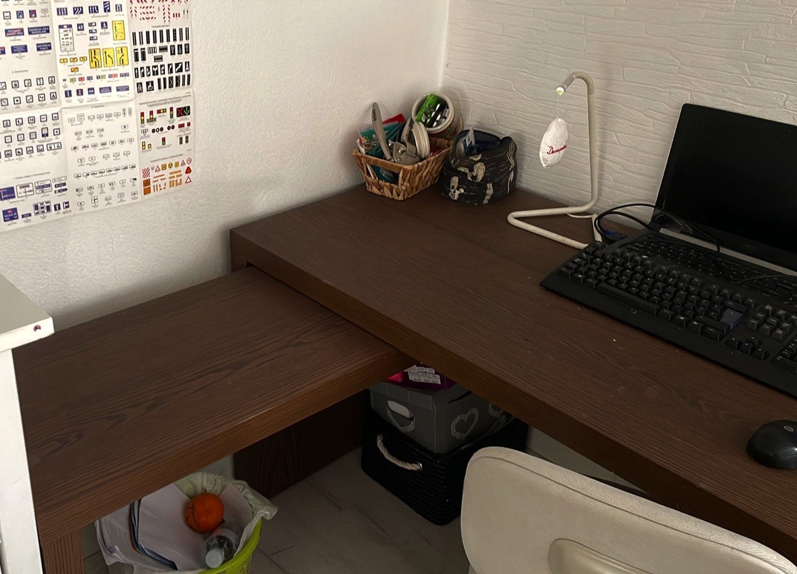 Dark Brown Wooden Desk, Huis en Inrichting, Ophalen, Hout, 50 tot 100 cm, 100 tot 150 cm