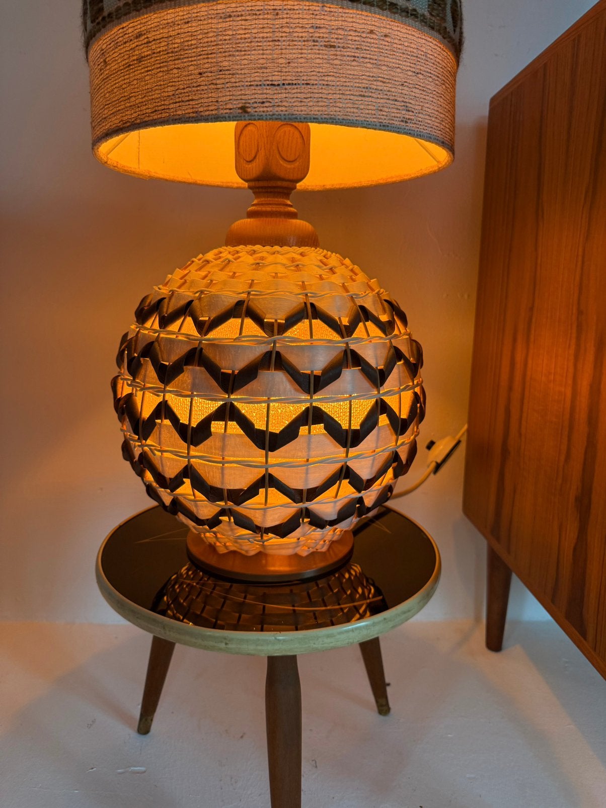 Vintage Deense ‘Pineapple’ vloerlamp ‘70, Vintage retro buisframe design rotan webbing papercord deens, Zo goed als nieuw, Nvt