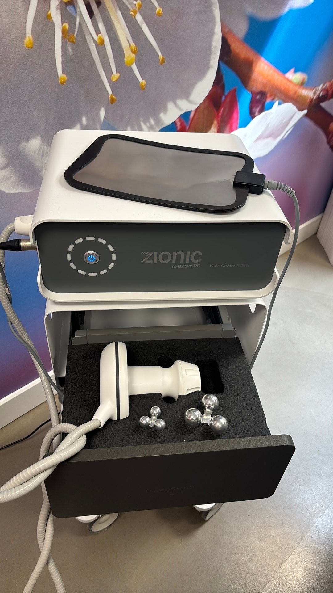 Zionic mechanisme bindweefselmassage met RF, Ophalen, Zo goed als nieuw, Overige typen