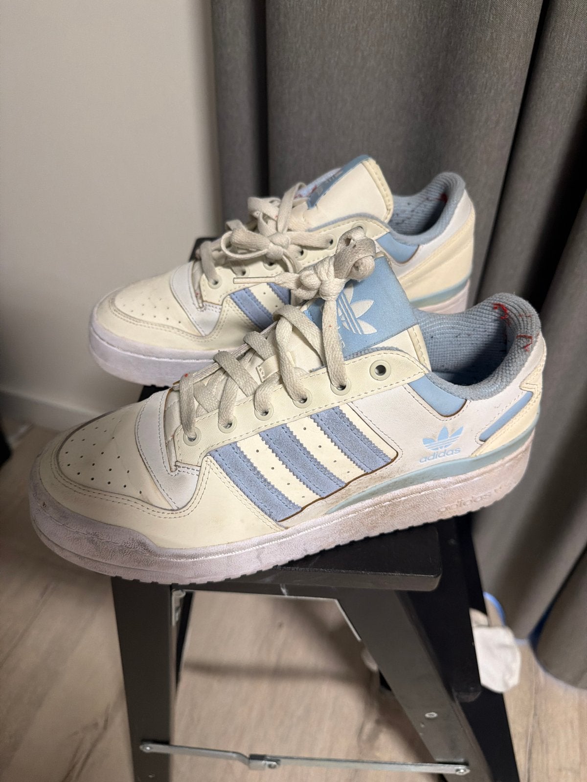 Adidas Forum Low Sneakers - Crème met lichtblauw, Ophalen of Verzenden, Gedragen, Beige, Sneakers of Gympen