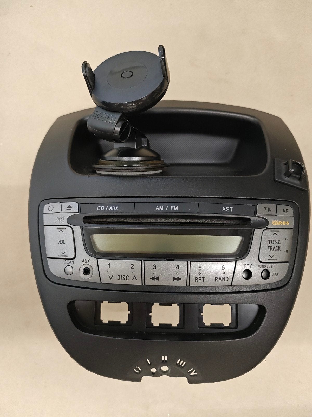 Dashboard Toyota Aygo met Radio/CD en iOttie telefoonhouder, Ophalen of Verzenden, Gebruikt, Toyota