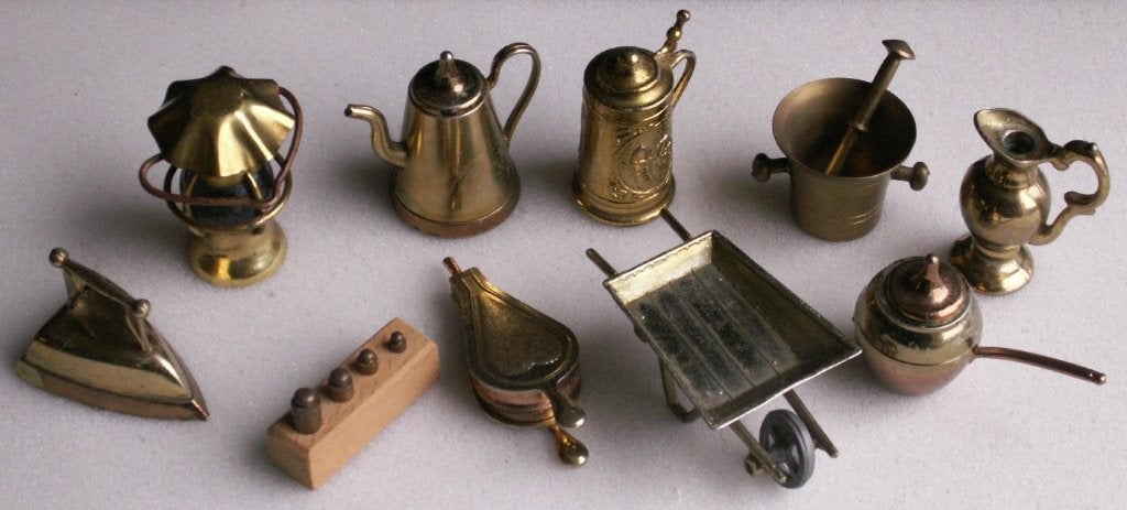 9 Koperen miniaturen letterbak poppenhuis lampje koffiepot, Ophalen of Verzenden