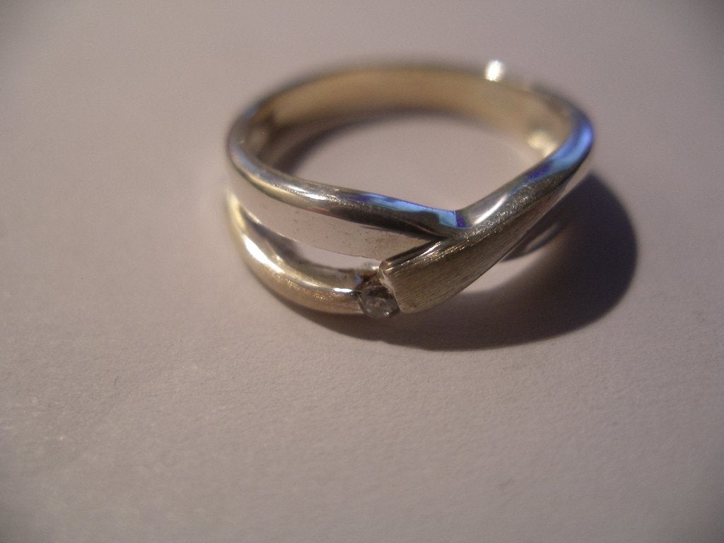 Een mooie Zilveren Fantasie Ring met 1 Zirkonia steentje, Verzenden, Zilver, Ring