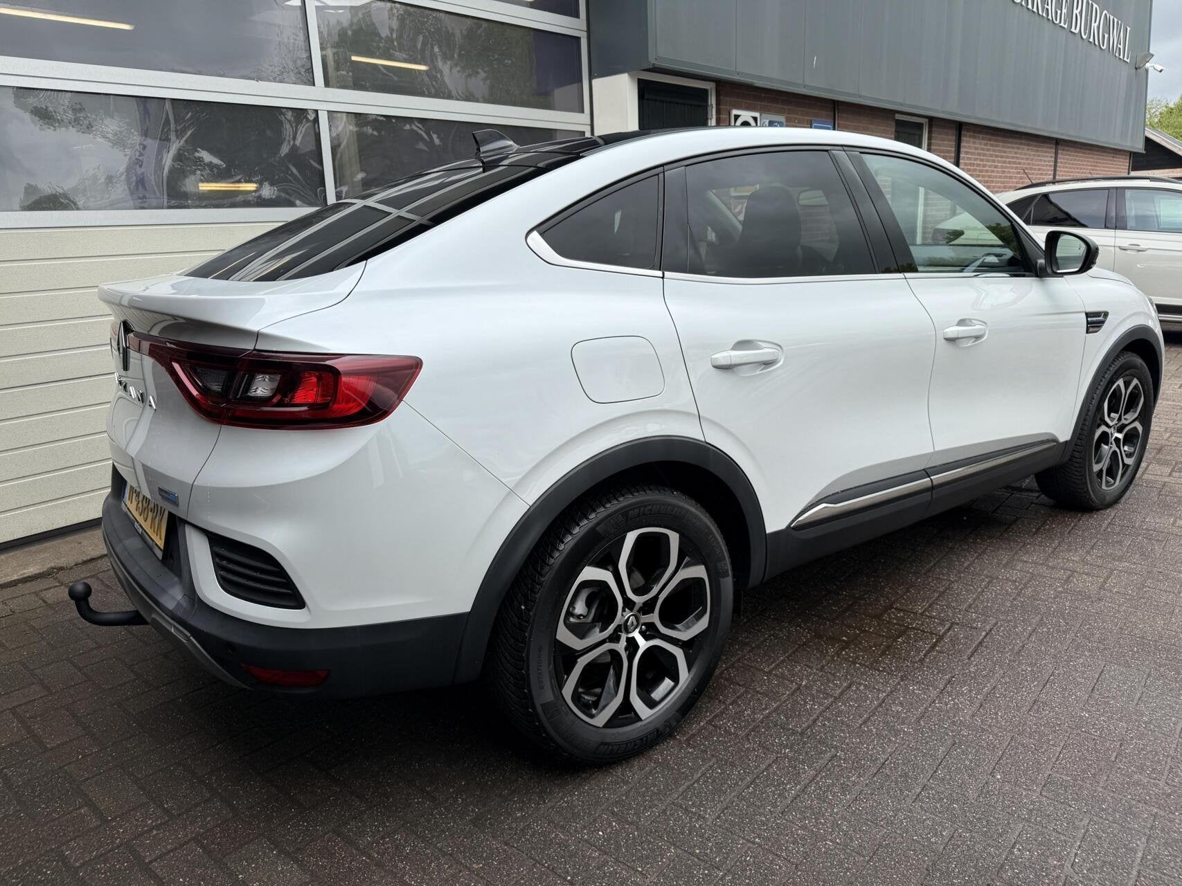 Renault Arkana 1.6 E-Tech Hybrid 145 Intens *ALL-IN PRIJS*, Auto's, Gebruikt, Leder en Stof, Wit, Origineel Nederlands
