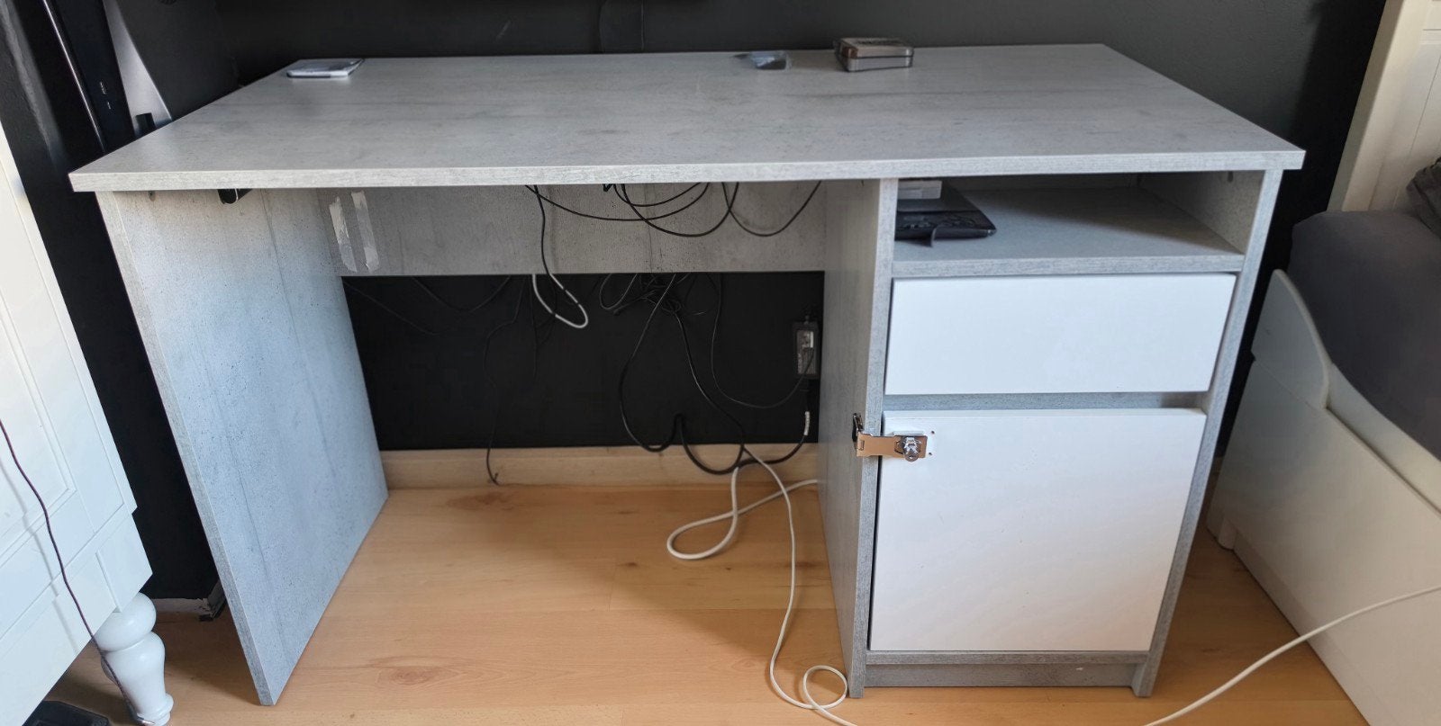 Grijs bureau met lade en kastje + slot, Huis en Inrichting, Bureaus, Met lades, Gebruikt, 120 cm, Hout