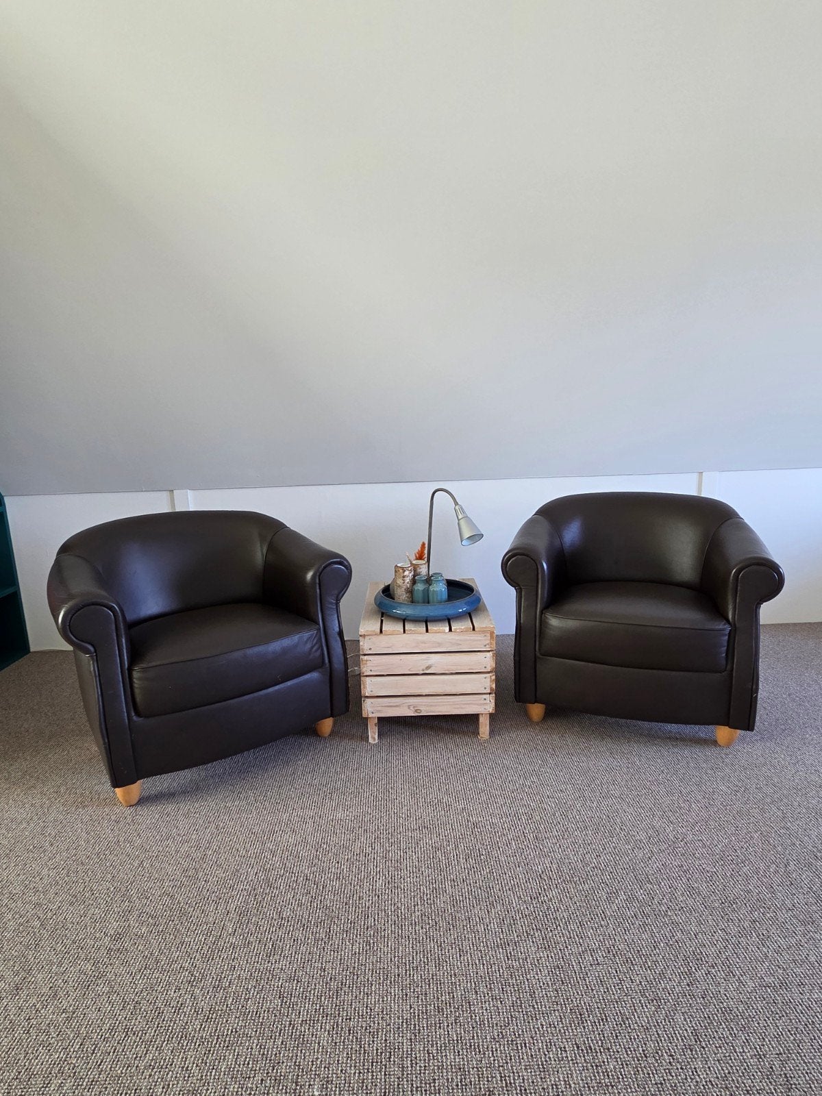 Twee donkerbruine leren fauteuils, Huis en Inrichting, Ophalen, Gebruikt, Klassiek, Comfortabel, 75 tot 100 cm