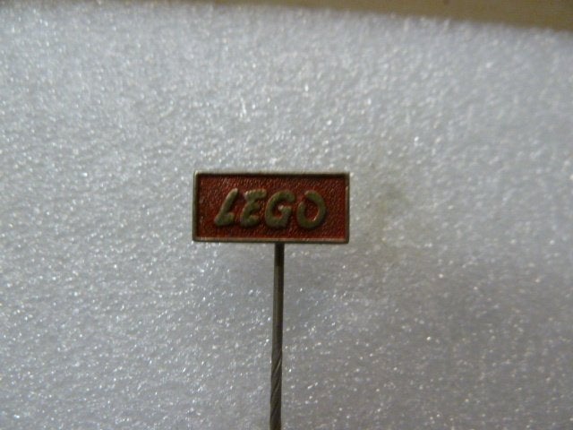 Vintage LEGO speldje - Zeldzaam verzamelobject, Ophalen of Verzenden, Gebruikt, Merk, Speldje of Pin