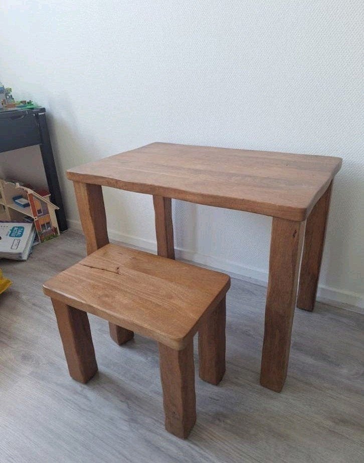Houten kinderbureau met krukje HM Home, Kinderen en Baby's, Kinderkamer | Tafels en Stoelen, Ophalen, Zo goed als nieuw, Tafel(s) en Stoel(en)